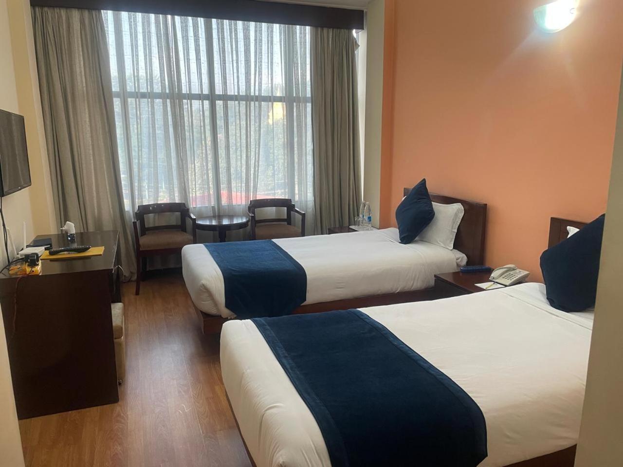 Airport Hotel Kathmandu Exteriör bild