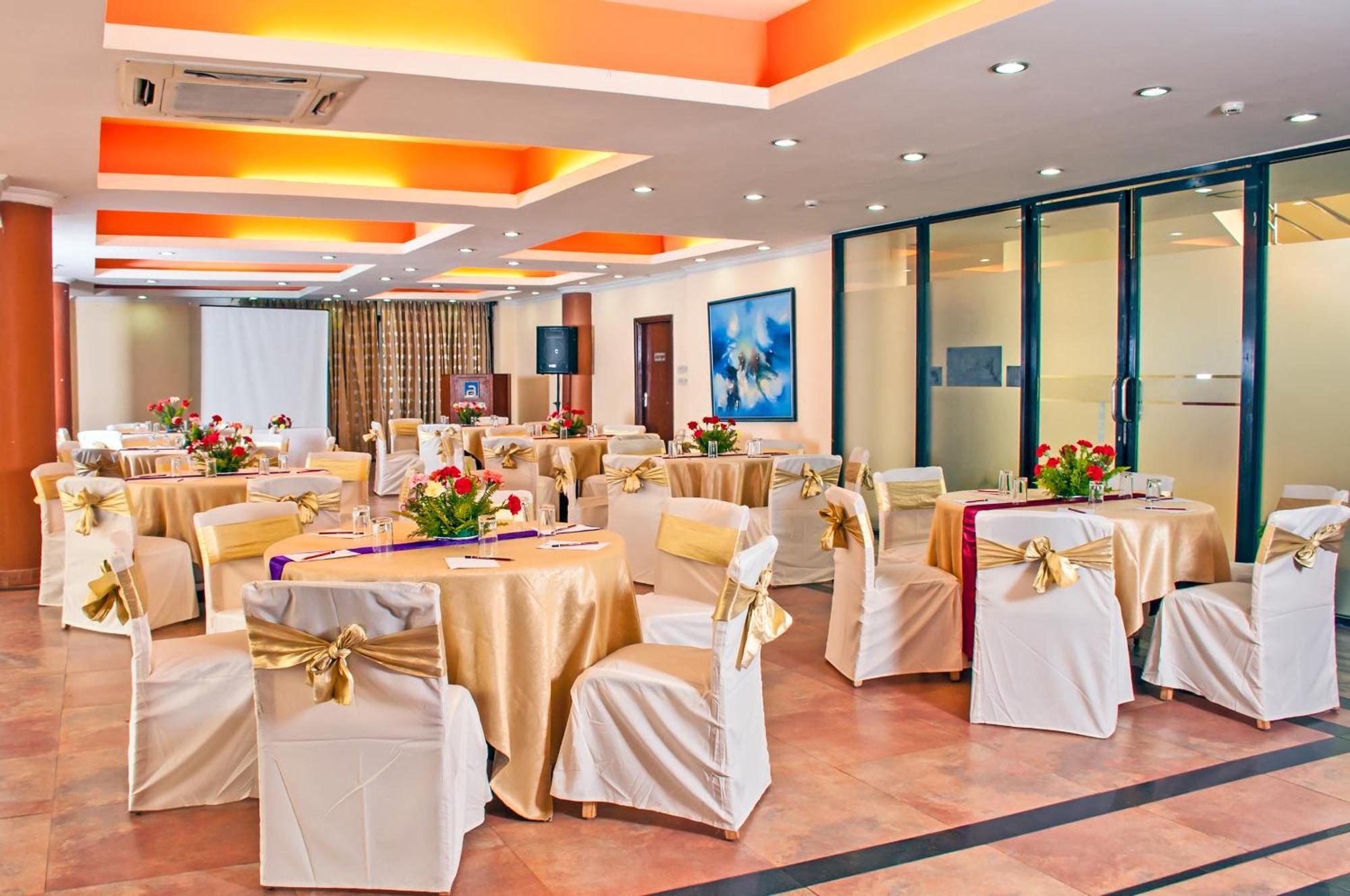 Airport Hotel Kathmandu Exteriör bild