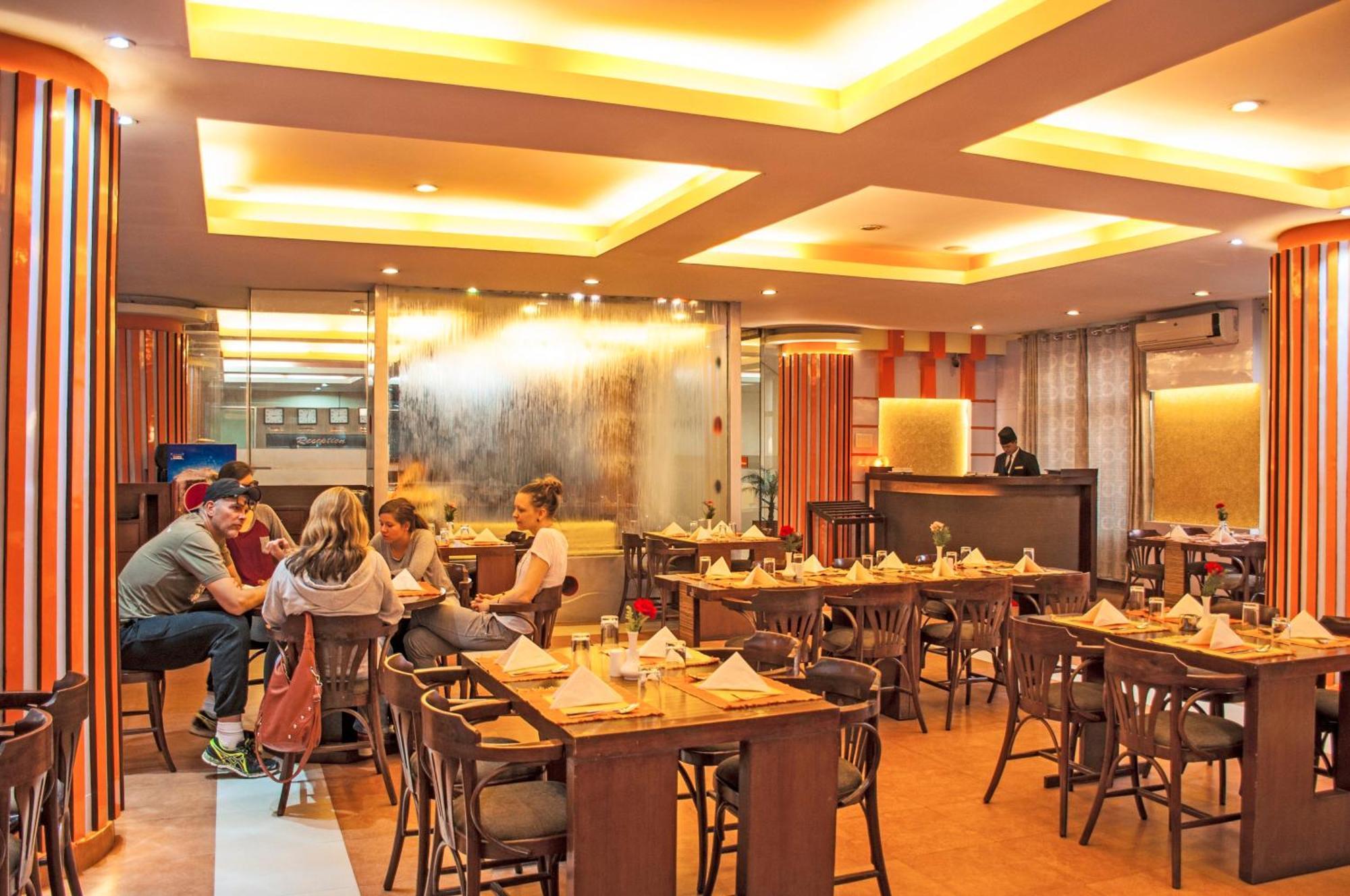 Airport Hotel Kathmandu Exteriör bild
