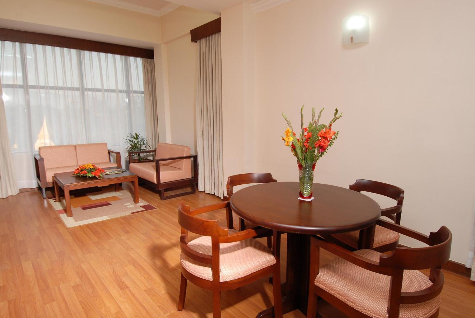 Airport Hotel Kathmandu Exteriör bild