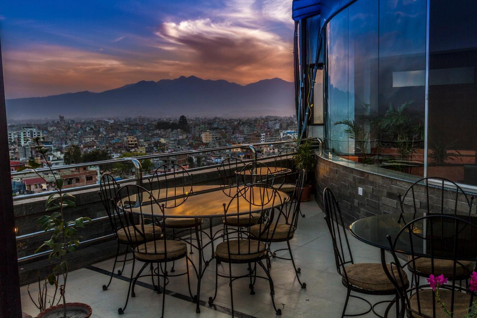 Airport Hotel Kathmandu Exteriör bild